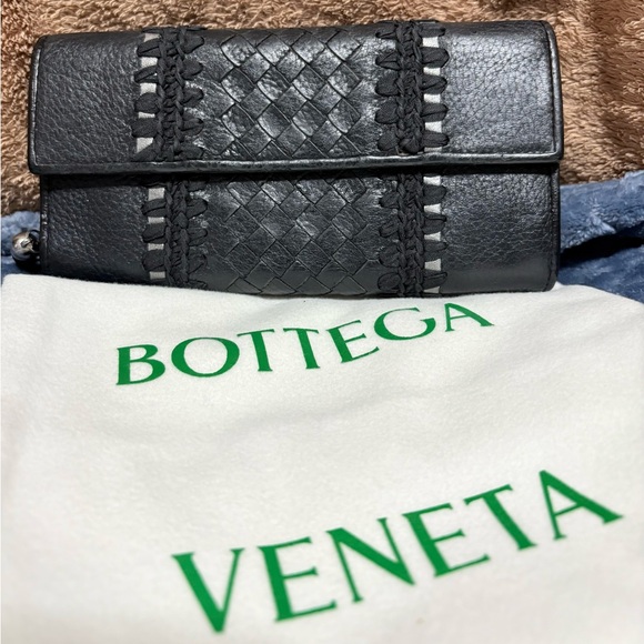 Bottega Veneta Handbags - Bottega Veneta Intrecciato
Long Flap Wallet In black
Leather